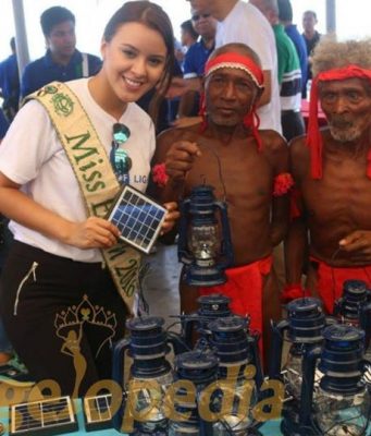 Miss Earth 2016 Katherine Espin visited Ilagan to distribute Solar Lamps